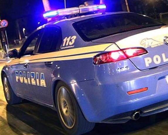 La notte di Capodanno in una tenda sistemata per strada