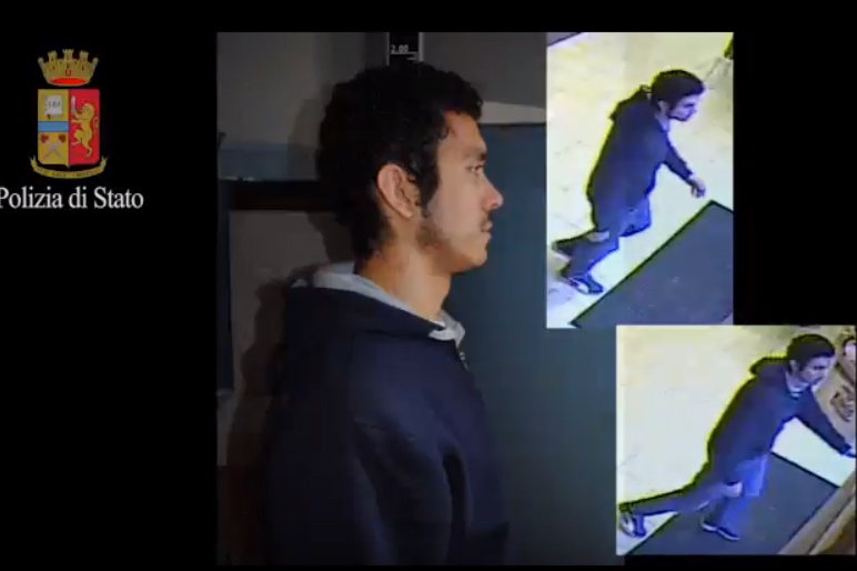 Il molestatore di ragazzine ripreso dalle telecamere VIDEO