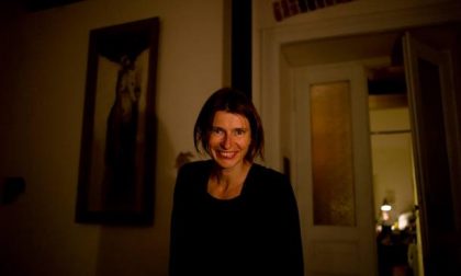 Monika Bulaj, celebre reporter, arriva a Tirano