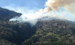 Incendio a Grosio, brucia ancora la montagna