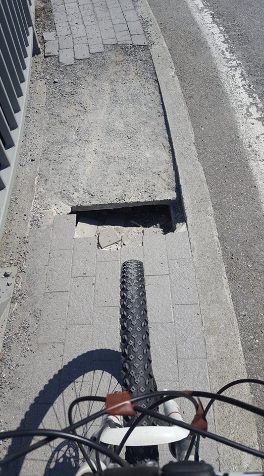 Il buco sul ponte tra Sondrio e Albosaggia si allarga