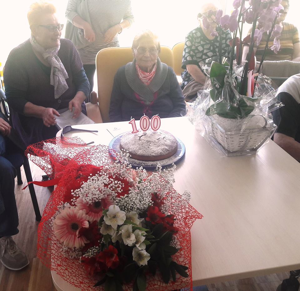 Maria spegne 100 candeline, grande festa a Chiuro