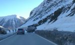 Frana a Livigno, grosso masso cade sulla strada