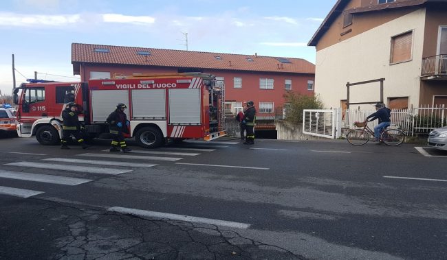Tragedia a Erba: cade nel tombino e muore VIDEO