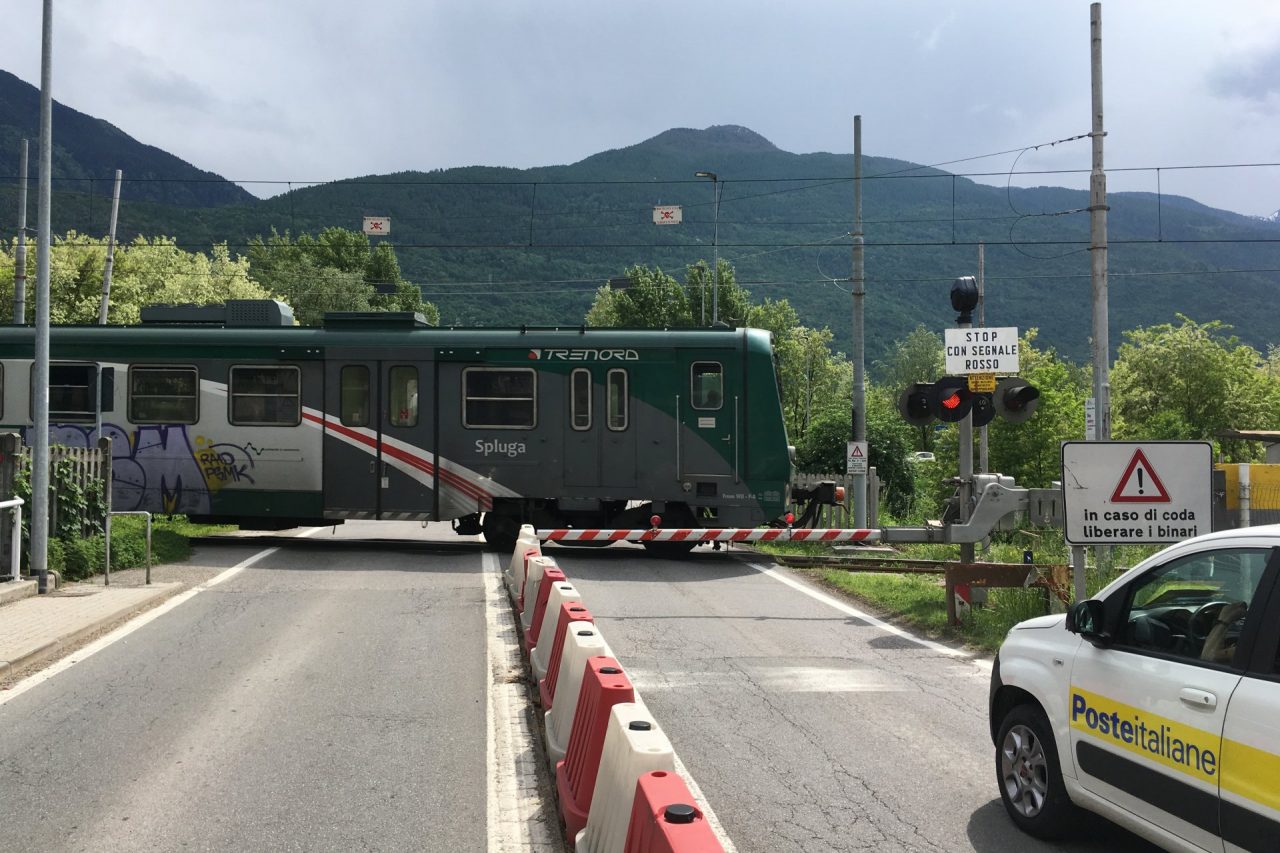 “Passaggi a livello, chiediamo informazioni”