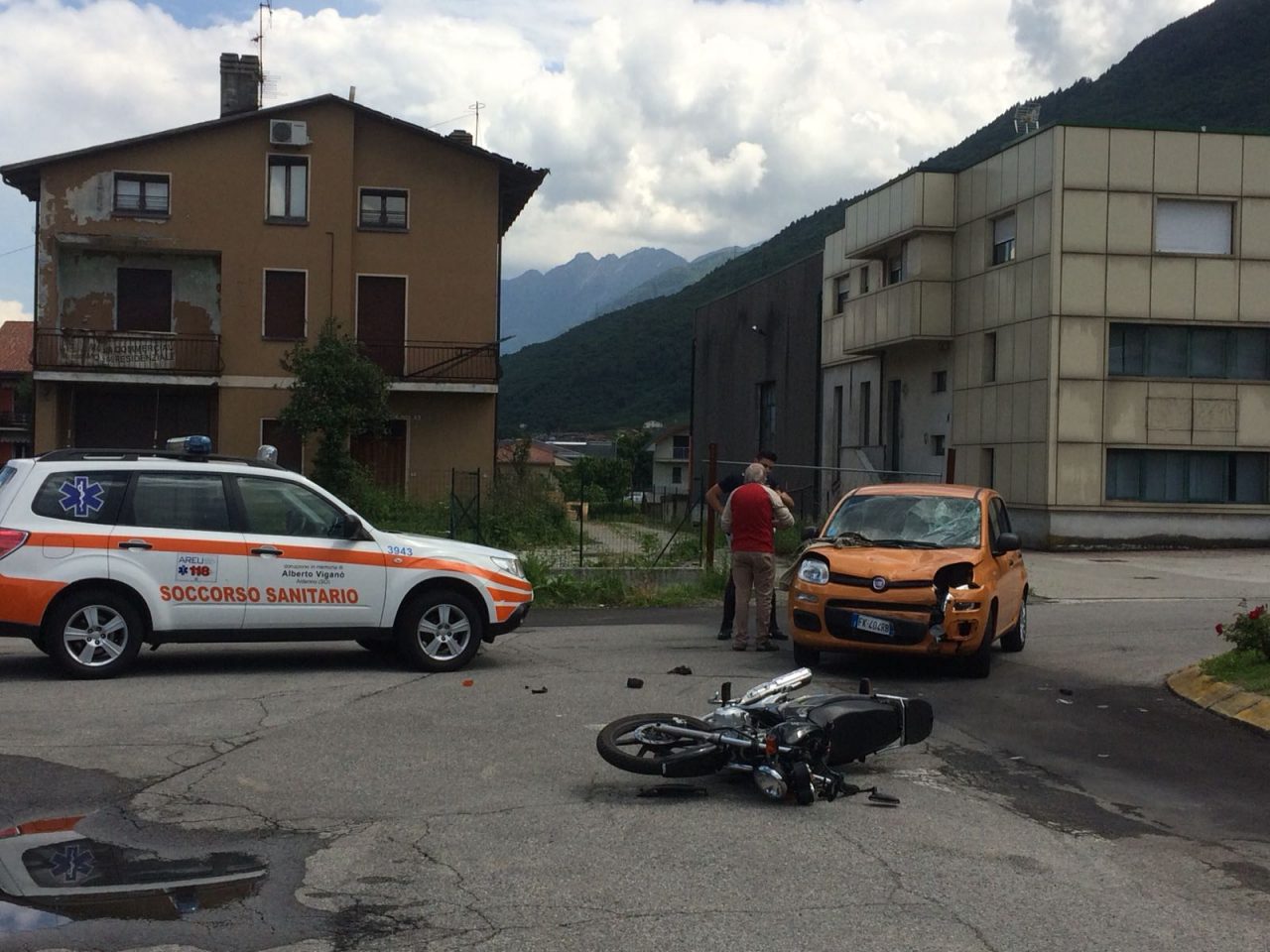 Incidente stradale ad Andalo: paura per un centauro