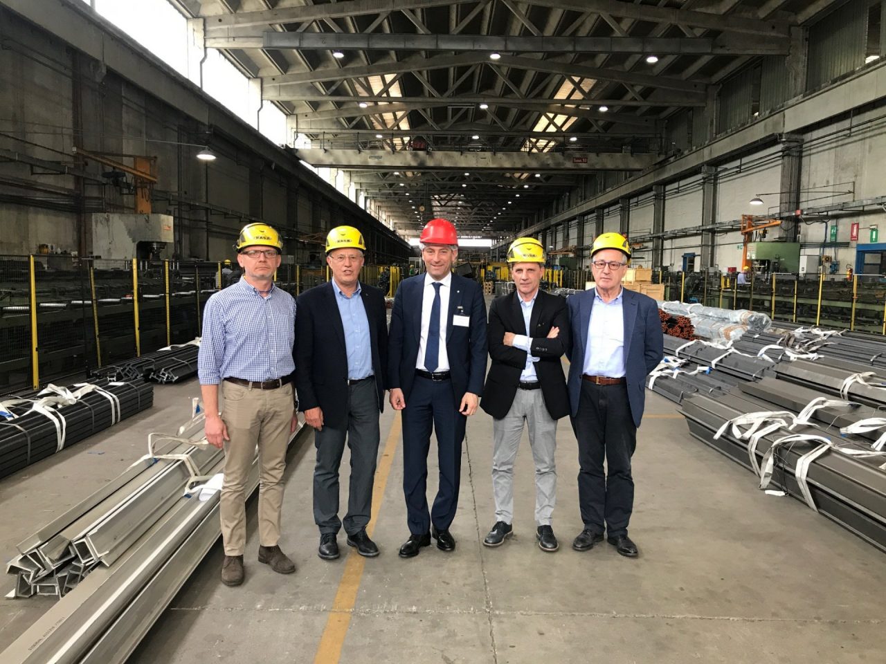 Il vicepresidente della Regione Sala in visita alla Siderval di Talamona