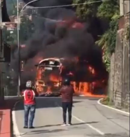Moto contro pullman a Bellano, la tragedia ripresa da un telefono VIDEO