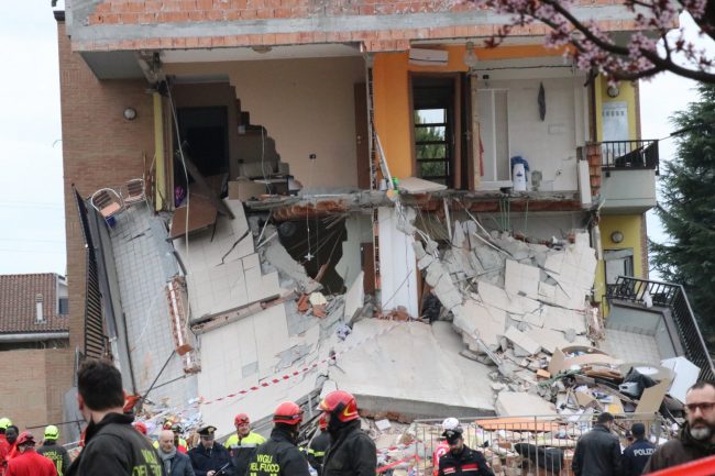 Esplosione Rescaldina, indagati per strage moglie e marito