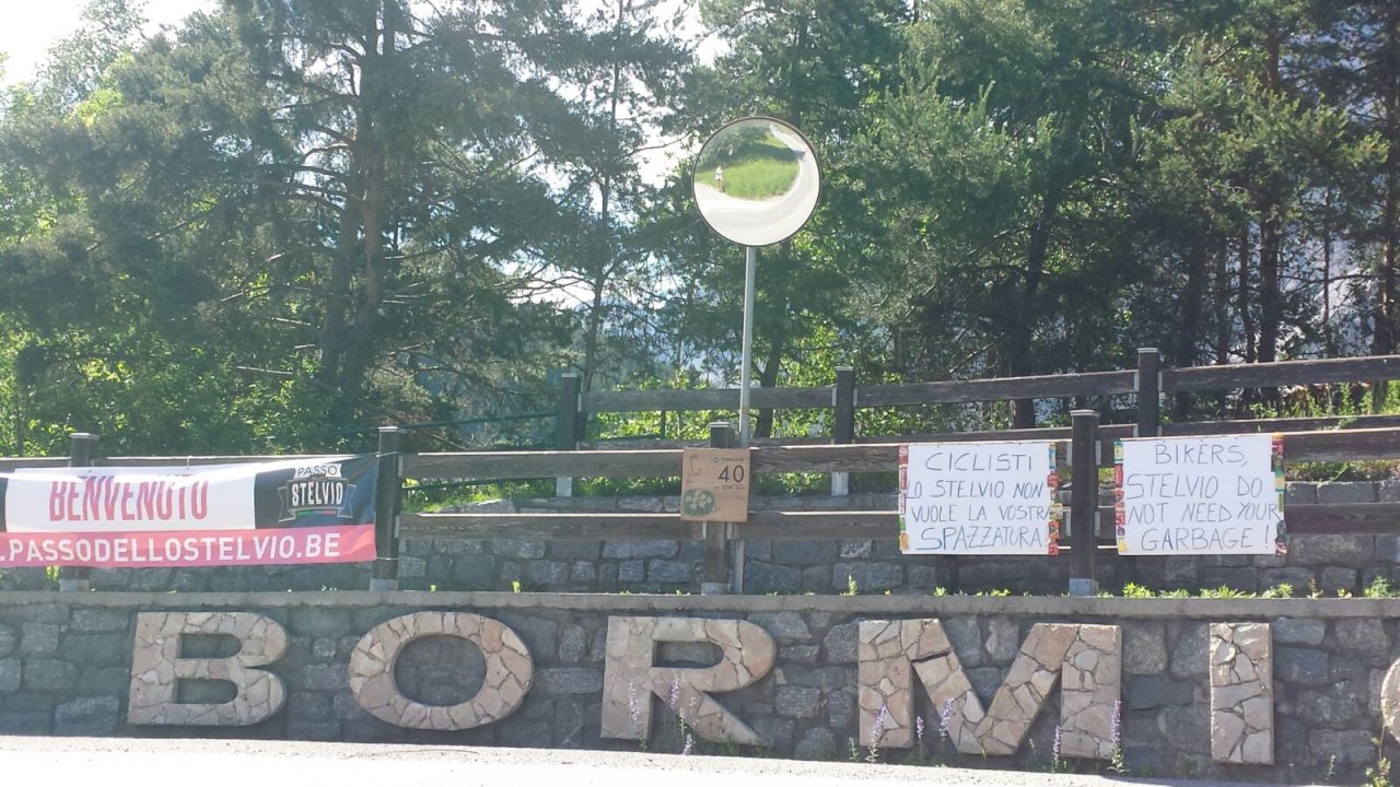 Ciclisti maleducati sullo Stelvio, scoppia la protesta