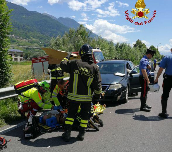 Scontro tra auto e moto: moglie e marito gravi all’ospedale