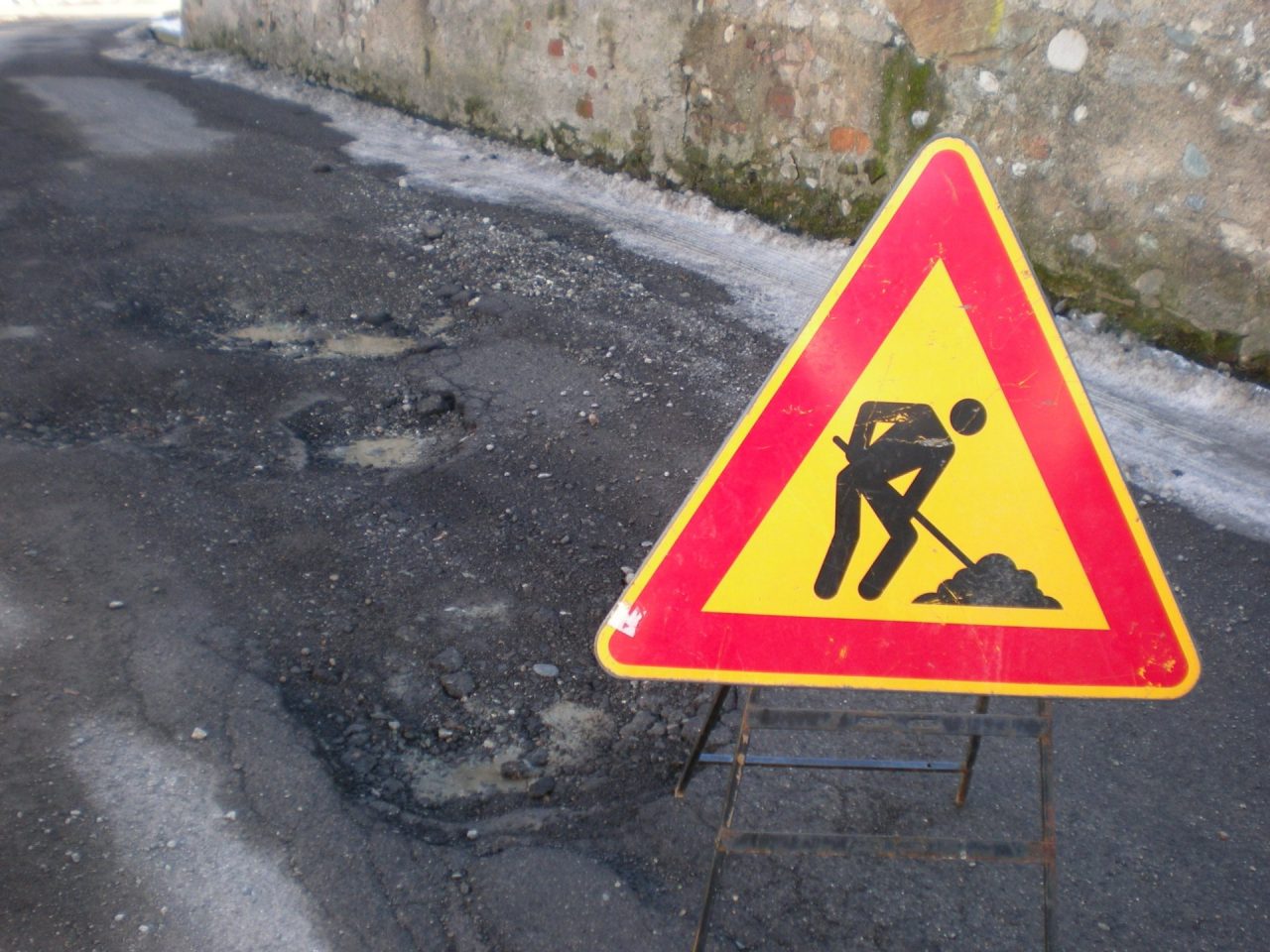 Buche nelle strade, pressing su Anas