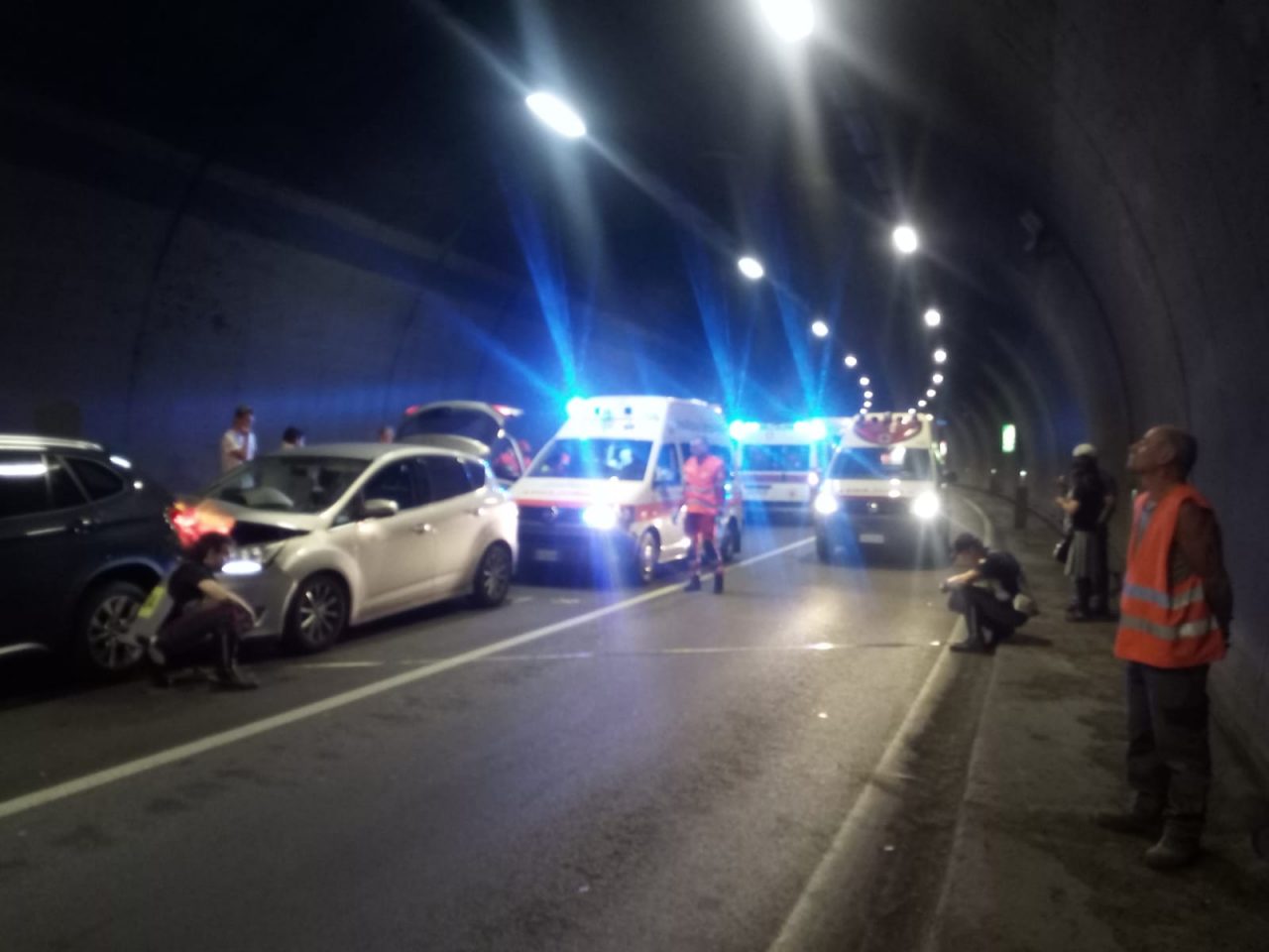 Grave incidente in galleria lungo la Statale 36