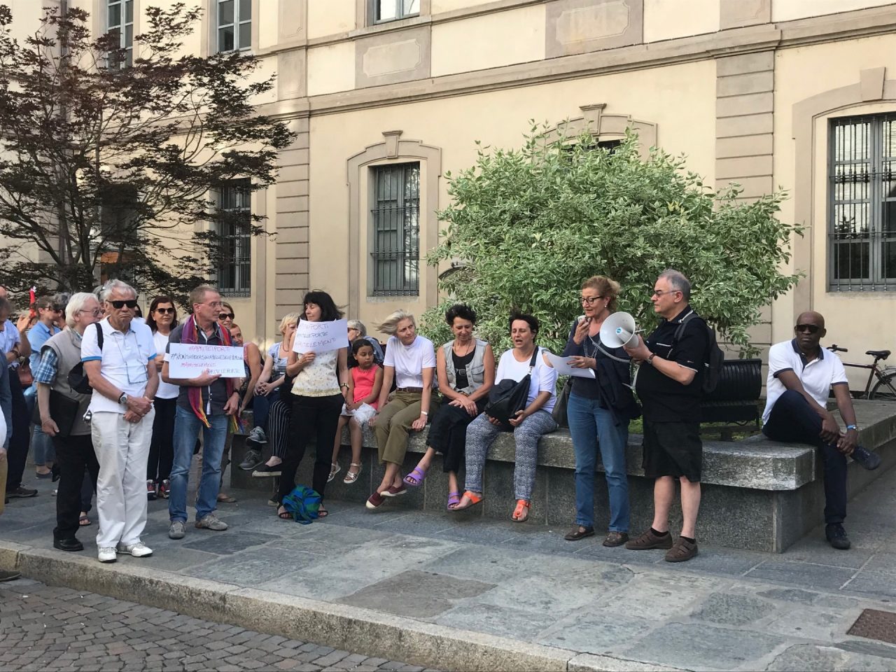 Caso Aquarius: a Sondrio manifestanti contro Salvini – VIDEO