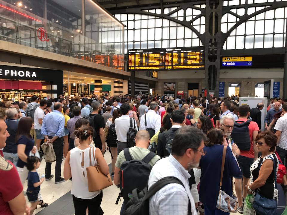 Treni bollenti (quando non vengono cancellati), l’assessore: “Trenord faccia qualcosa!”