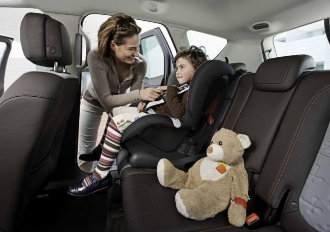 Abbandono dei bambini in auto, arriva il braccialetto “Schiaffo”