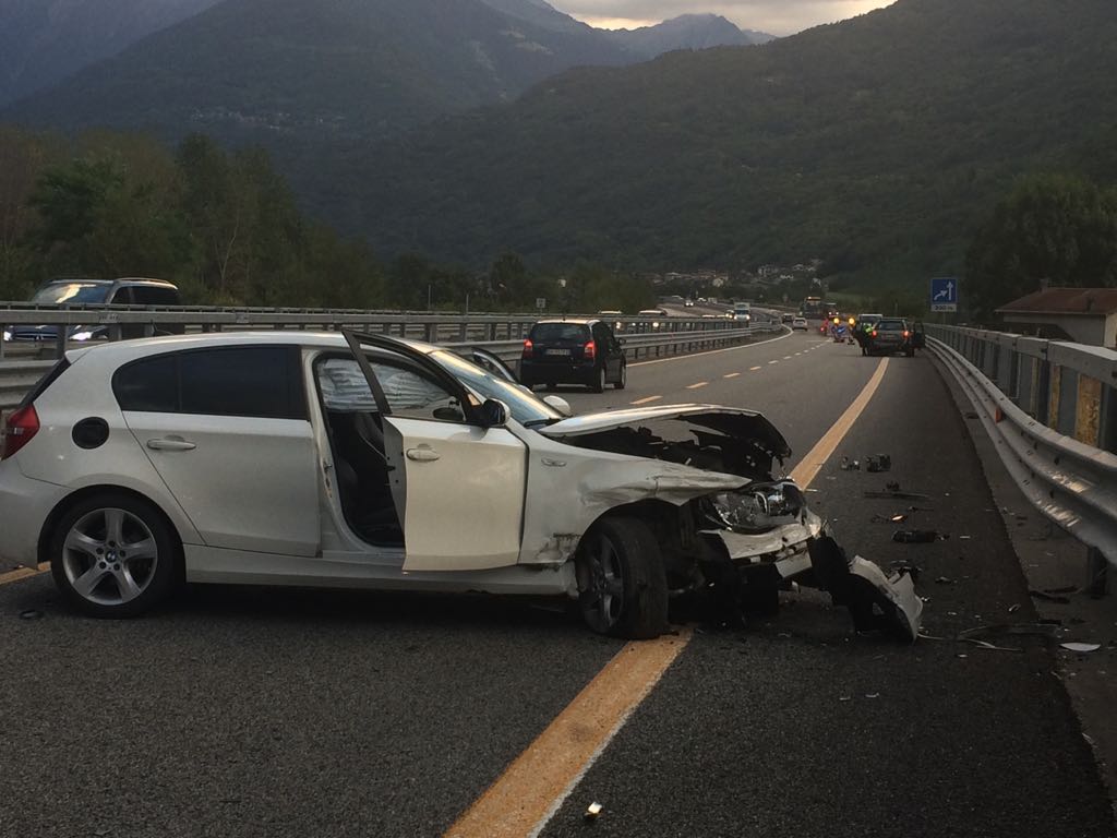 Incidente sulla Statale 38, tre feriti