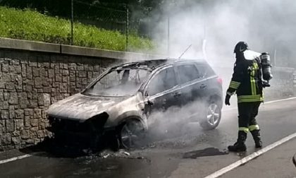 Auto in fiamme a Grandola ed Uniti
