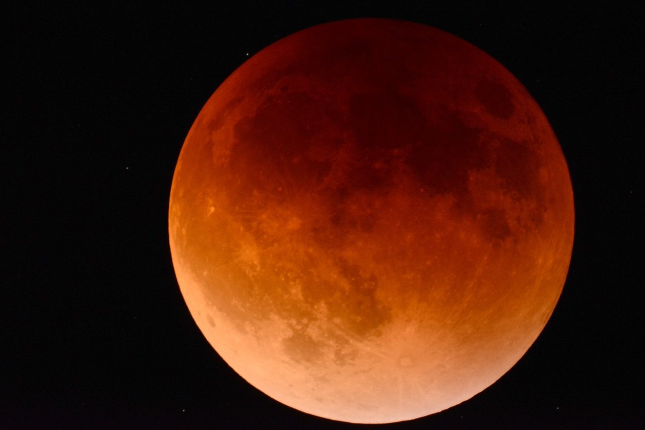 Dove vedere l’eclissi lunare: 3 luoghi da favola nel Comasco
