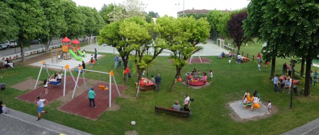 Bando dalla Regione per rendere i parchi giochi adatti ai bimbi con disabilità.