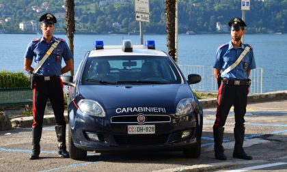 Spaccavano il finestrino dell'auto e rubavano i bagagli dei turisti: fermati due ladri a Tremezzina