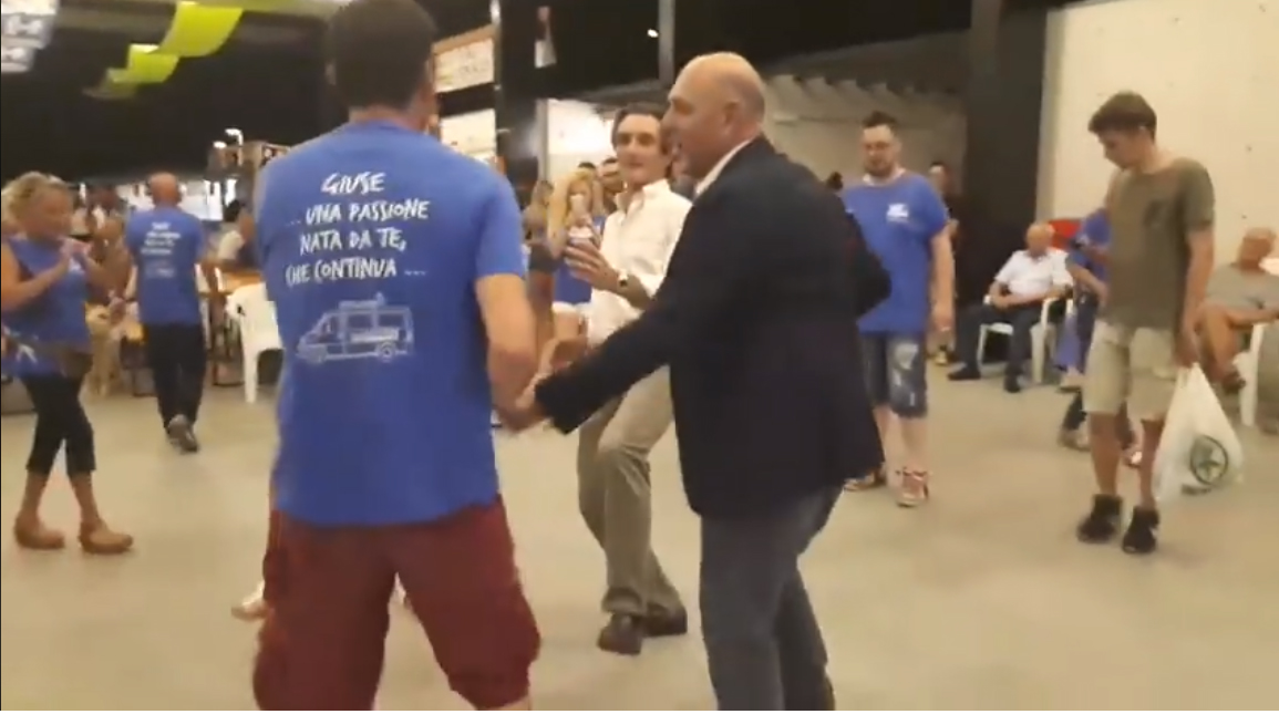 Ballo e politica, per Sertori e Fontana il “mattone” è irresistibile VIDEO