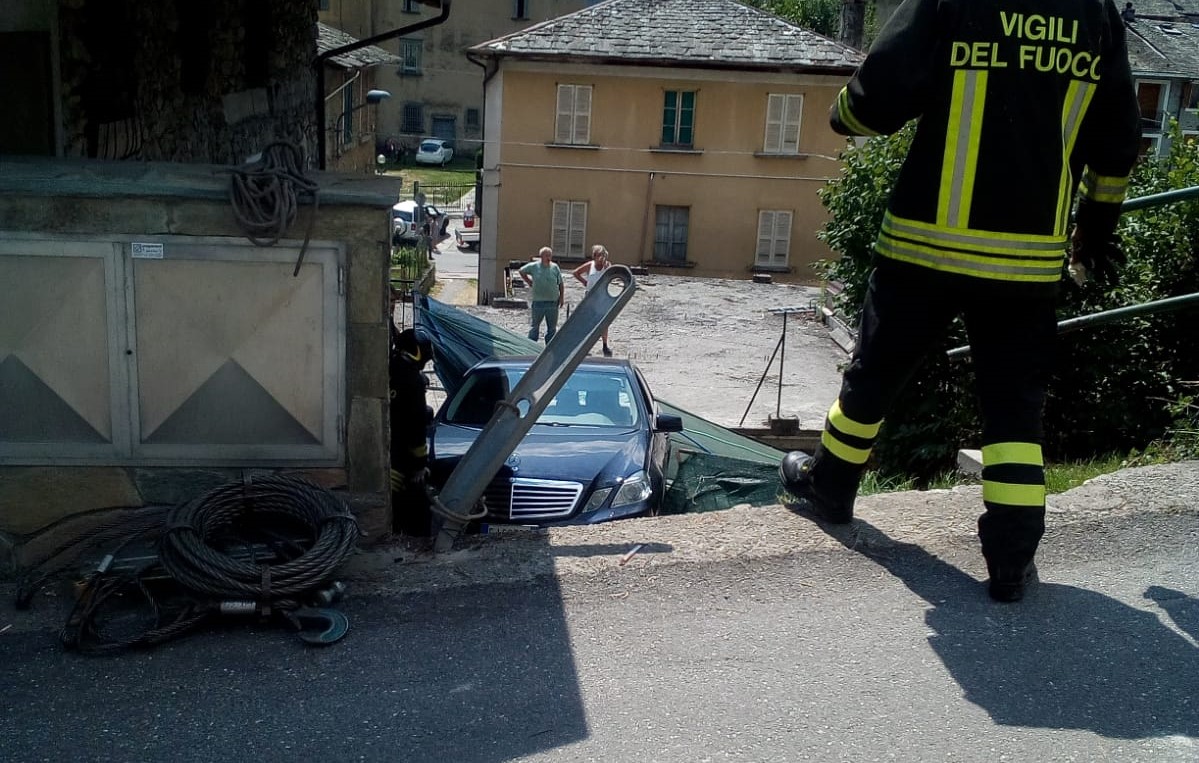 E’ morta la donna travolta dall’auto e finita nella scarpata a Teglio