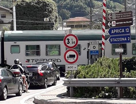 Passaggi a livello sulla Statale 38: 4 ora spariranno