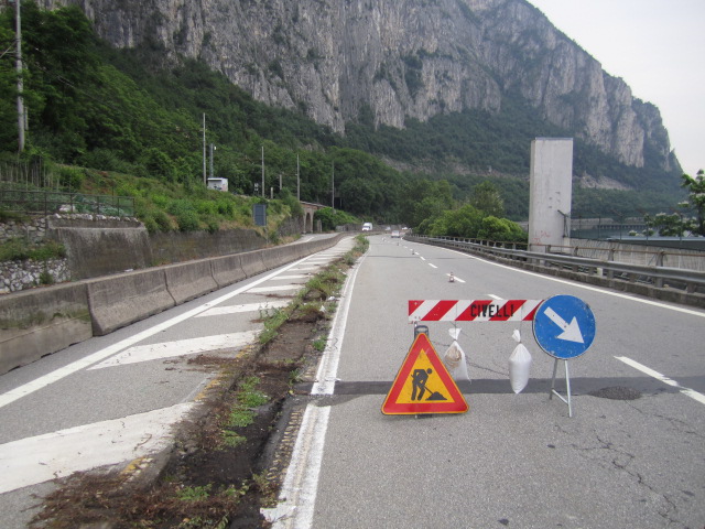 Partono i lavori della ciclabile: senso unico alternato sulla Statale 36