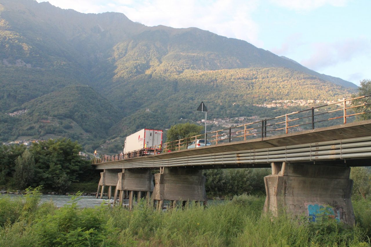 Il ponte di Traona resterà chiuso fino a metà settembre