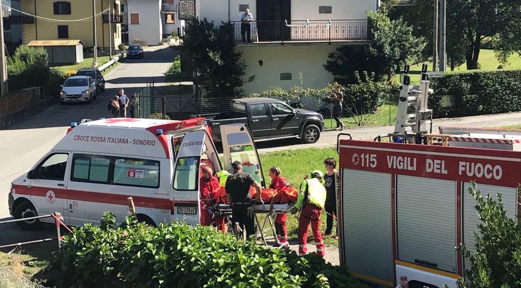 Cade in un prato dietro casa, pensionato grave in ospedale VIDEO