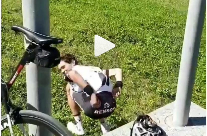 Lo Stelvio da ridere, Dumoulin torna sullo “stop” forzato da problemi intestinali VIDEO
