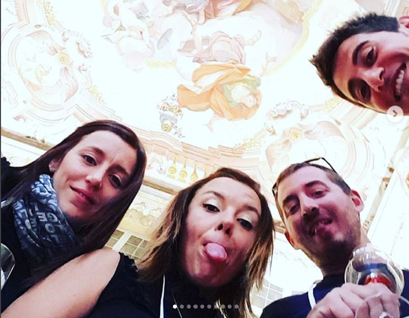 Selfie con il calice, Morbegno in Cantina piace sui social FOTO