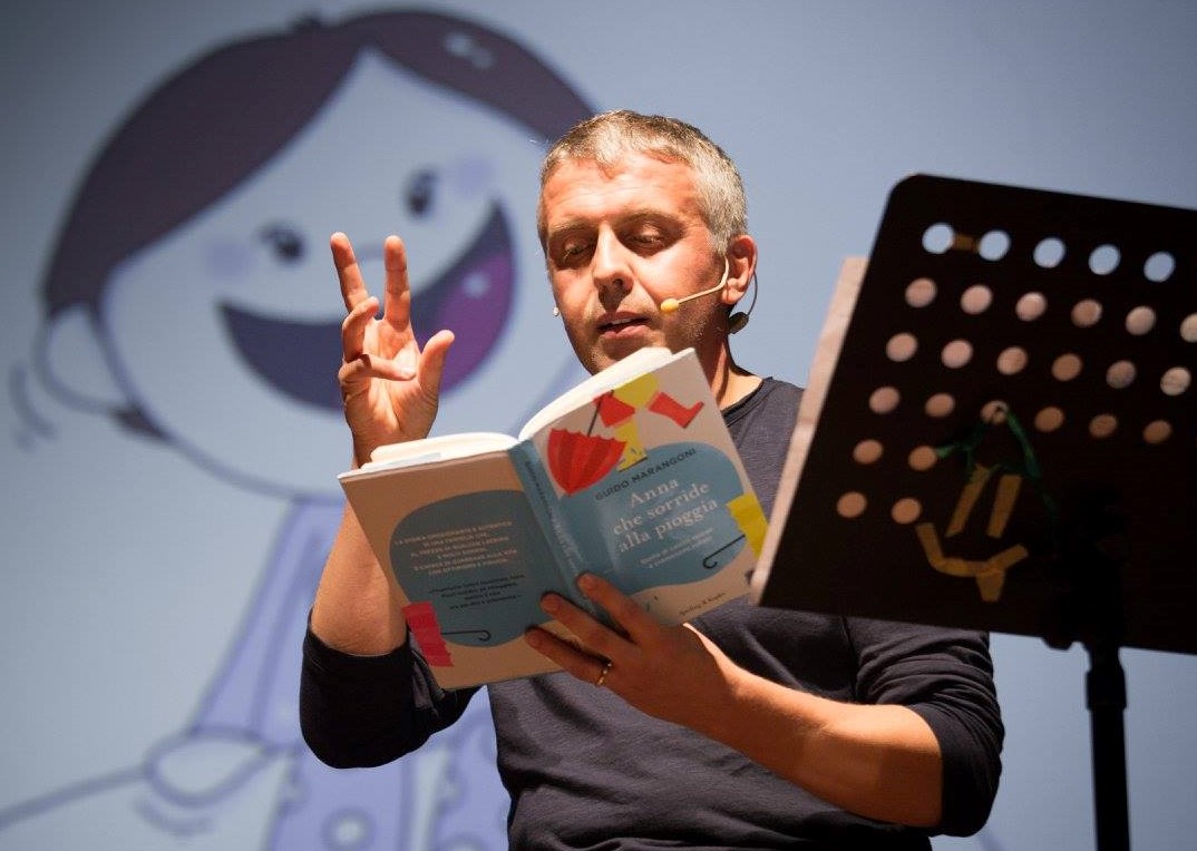 Guido Marangoni presenta uno spettacolo e incontra genitori e insegnanti