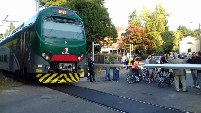 Treni e ritardi: donna travolta nel Comasco e linee intasate tra Lecco, Brianza e Milano
