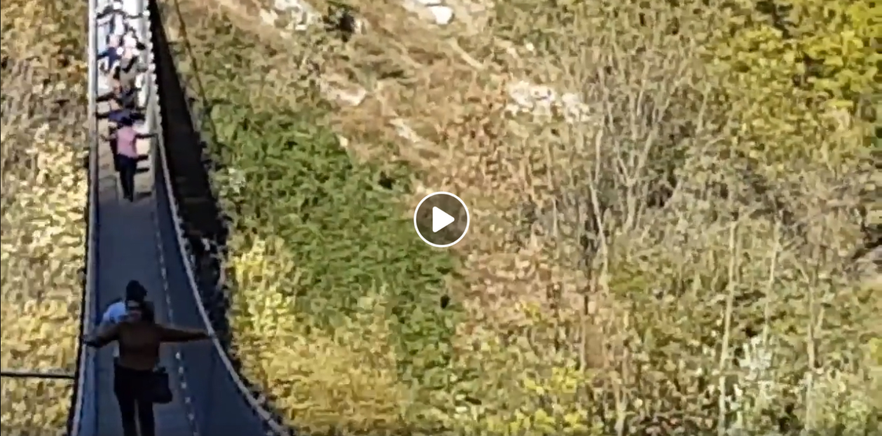 Vento a 100 km/h, paura sul Ponte nel Cielo GUARDA IL VIDEO