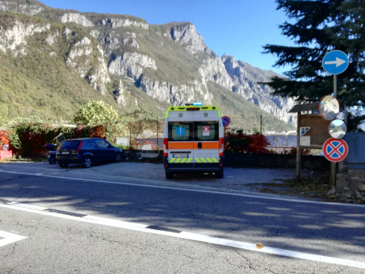 Forte vento: velista in difficoltà nel lago salvato dai pompieri. Incendio in Valvarrone FOTO