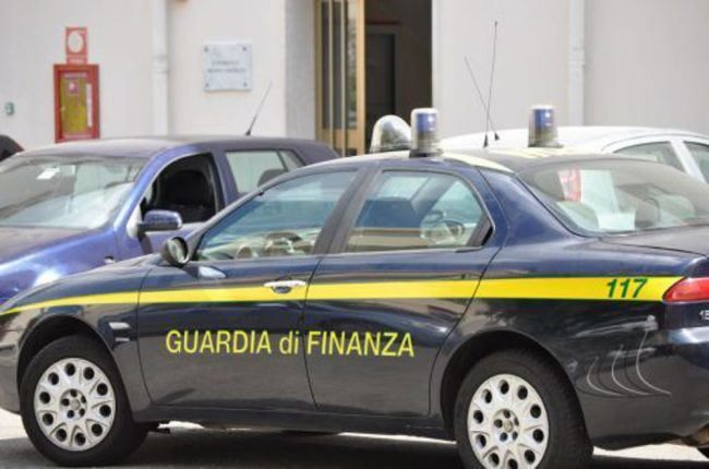 Reati tributari: sequestrati 150 mila euro a un imprenditore tiranese