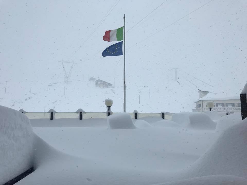 Un metro di neve allo Stelvio, lo spettacolo dell’inverno in Valtellina FOTO