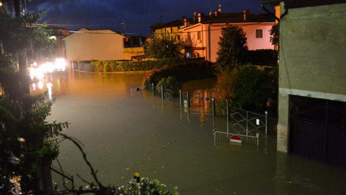 Maltempo in Lombardia, un disastro: ovunque bombe d’acqua e trombe d’aria