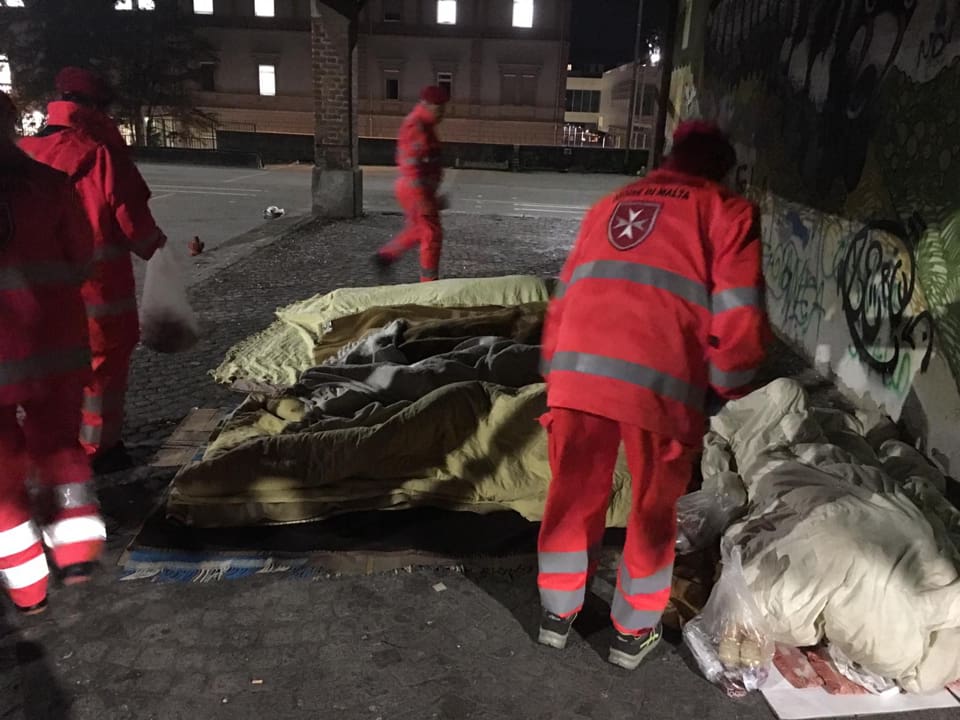 Piccola, Teatro, Stazione: i volontari dell’Ordine di Malta a Lecco per aiutare gli “ultimi” FOTO