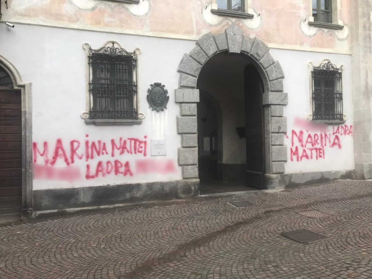 Insulti e volgarità contro la segretaria della Fondazione Mattei
