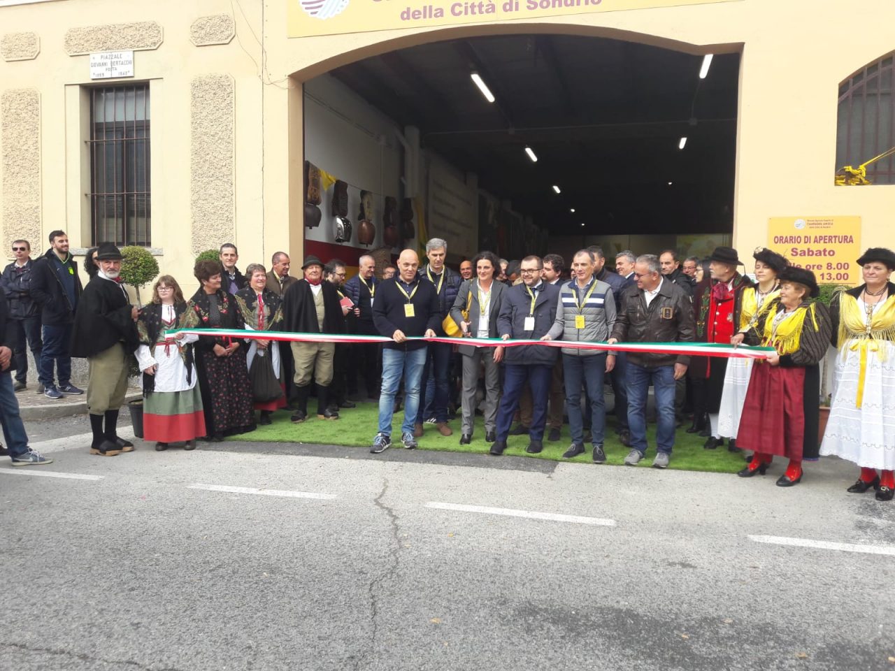 Inaugurato il mercato contadino
