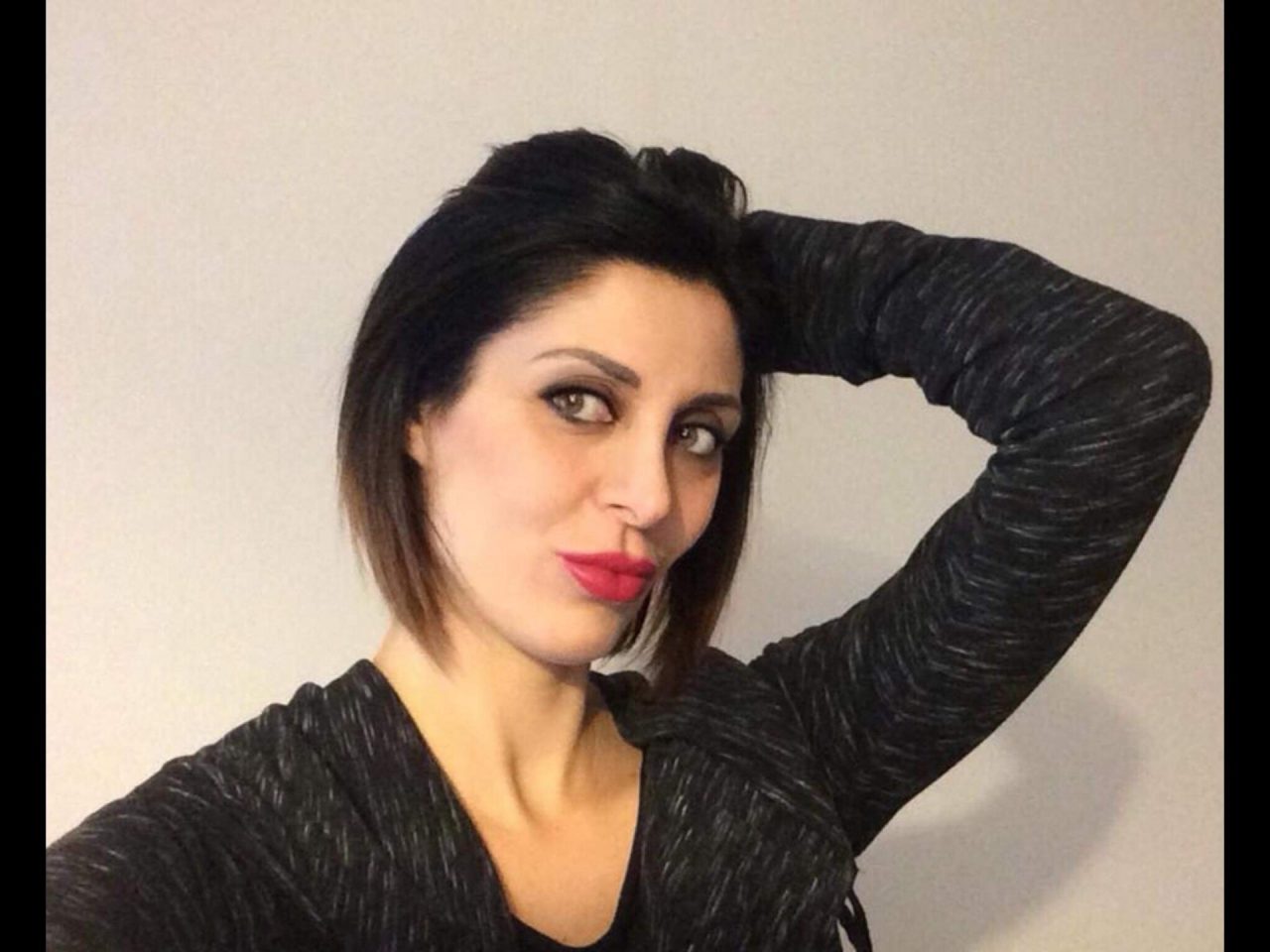 Trova al bar la presunta amante del marito e la aggredisce