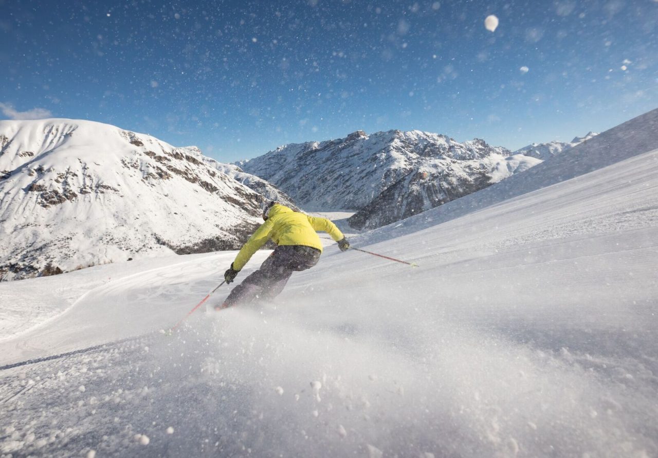 Si scia fino al primo maggio: a Trepalle arriva Snowland, un mega raduno musicale