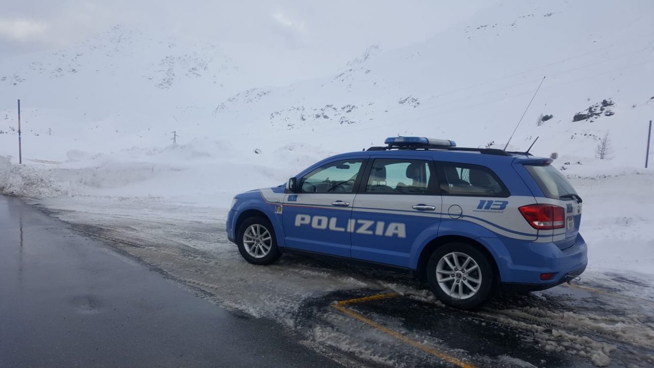 Nevica sul Foscagno, traffico in tilt – FOTO