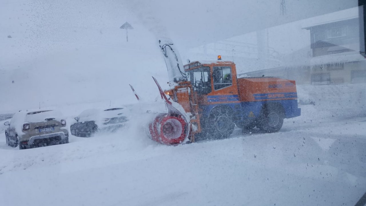 Nevicata, in campo anche i trattori degli agricoltori Coldiretti
