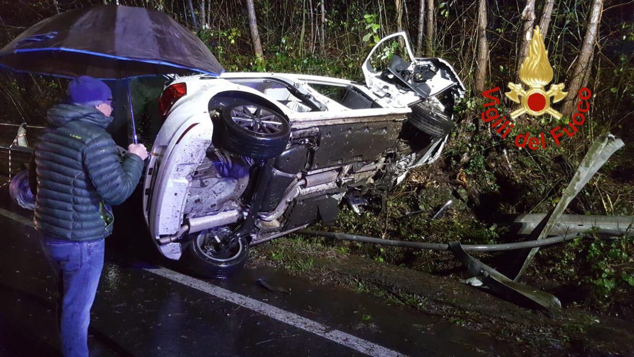 Incidente stradale terribile impatto per un 21enne FOTO