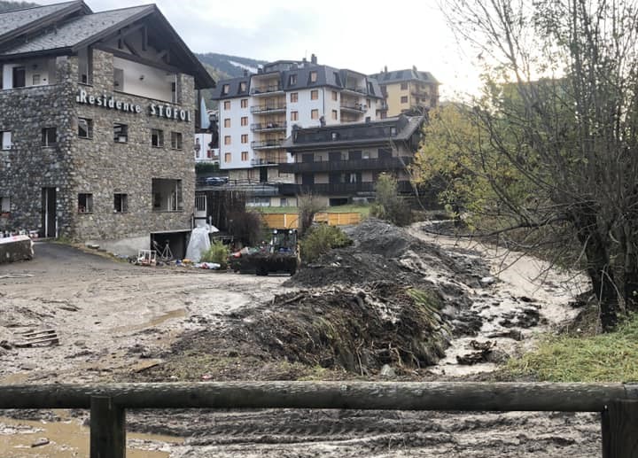 Aprica, evacuate alcune famiglie per le frane
