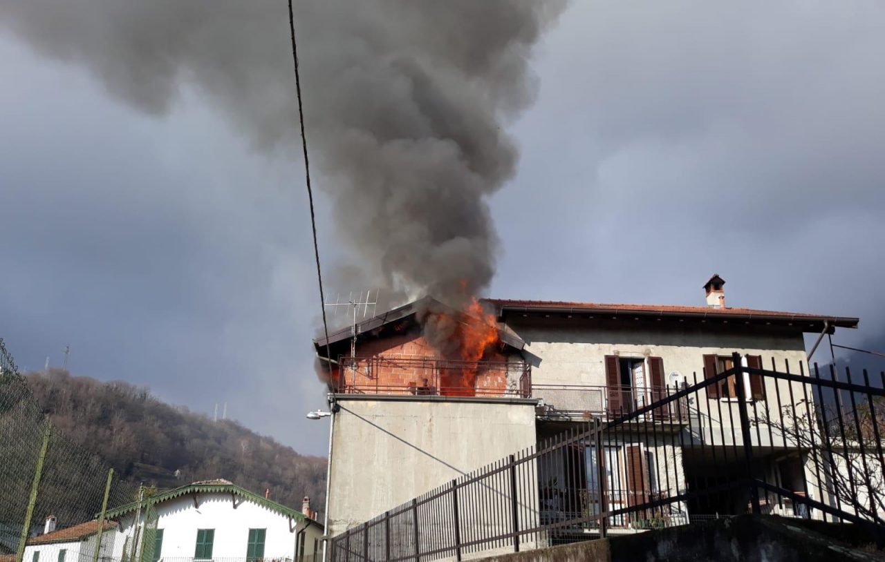 Incendio a Gravedona: evacuata una donna